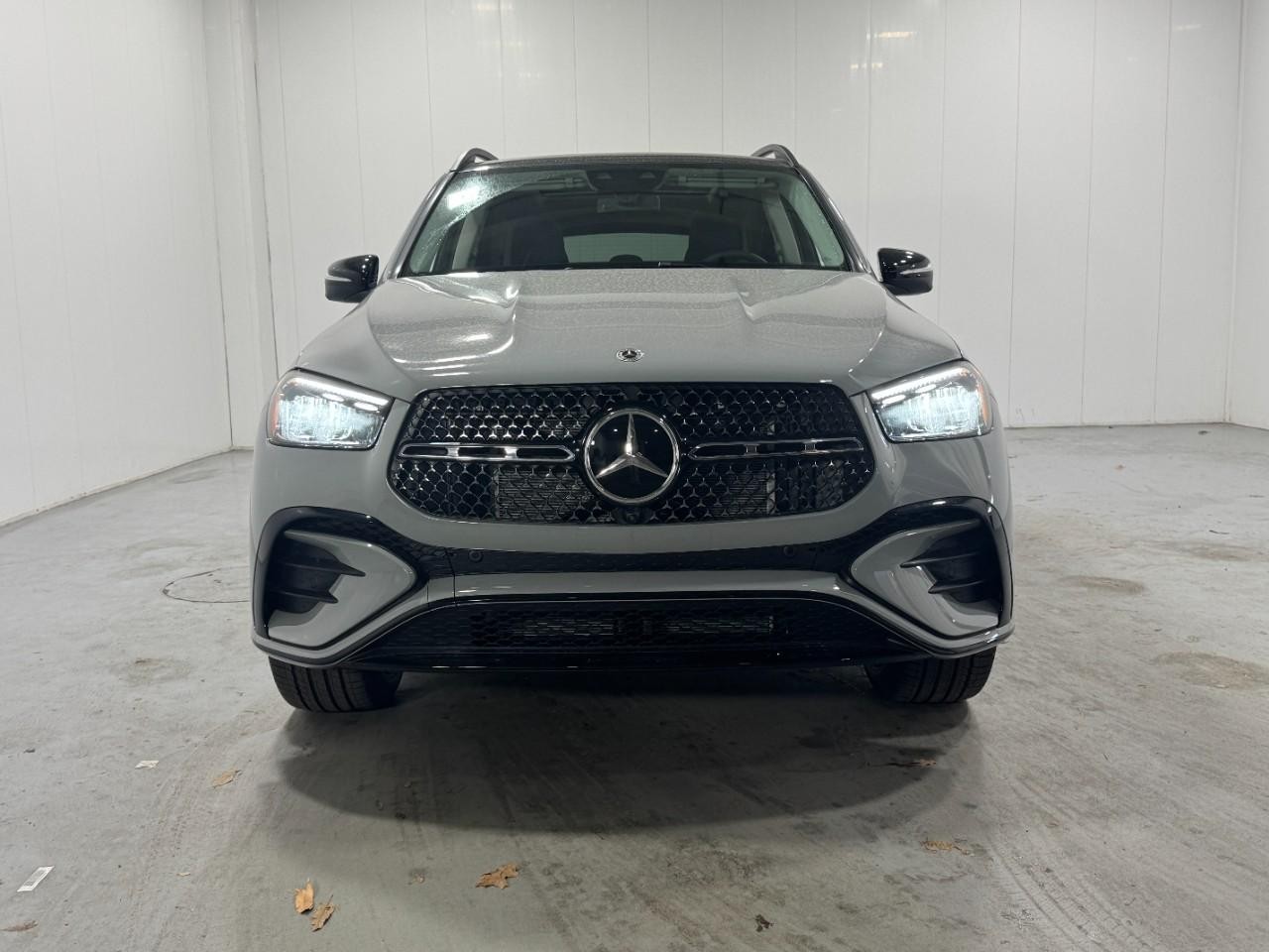 Mercedes-Benz GLE Vehicle Full-screen Gallery Image 7