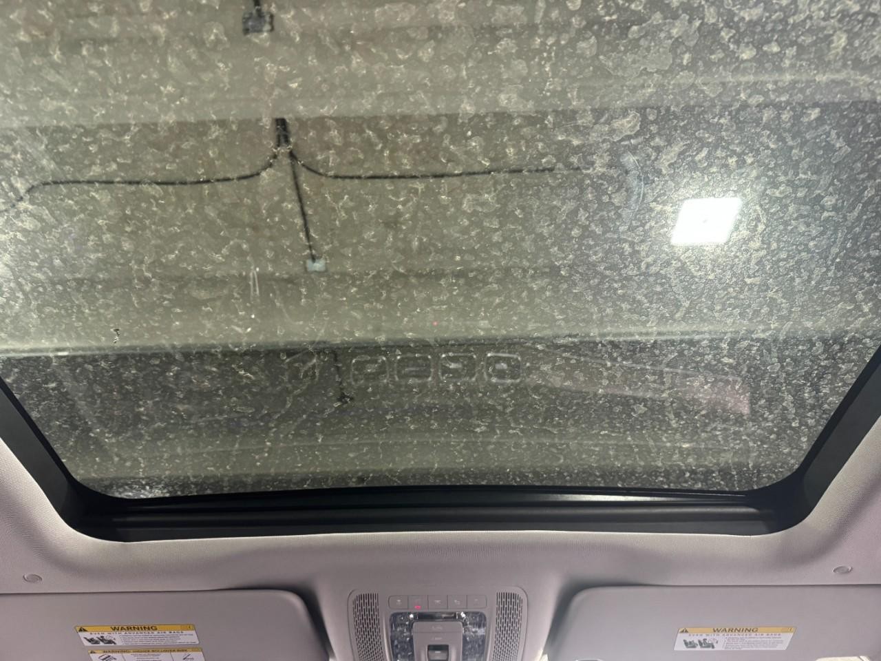 Mercedes-Benz GLE Vehicle Full-screen Gallery Image 11