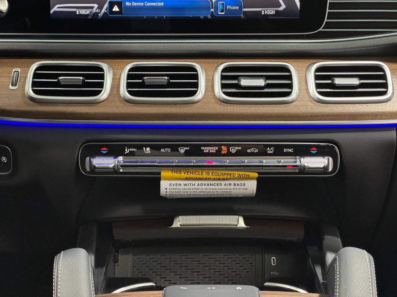 Mercedes-Benz GLE Vehicle Full-screen Gallery Image 15