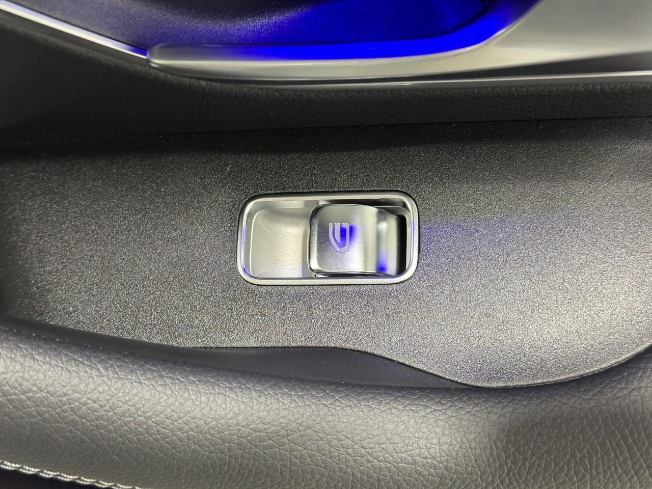 Mercedes-Benz GLE Vehicle Full-screen Gallery Image 23