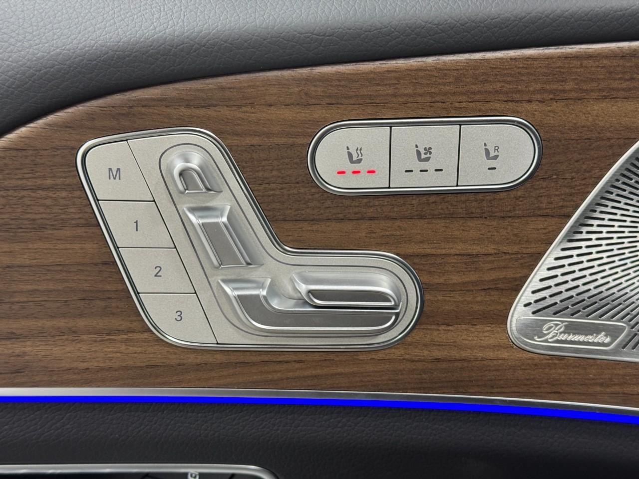 Mercedes-Benz GLE Vehicle Full-screen Gallery Image 25