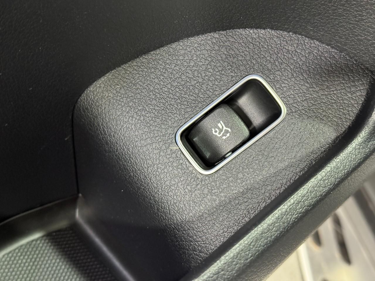 Mercedes-Benz GLE Vehicle Full-screen Gallery Image 28