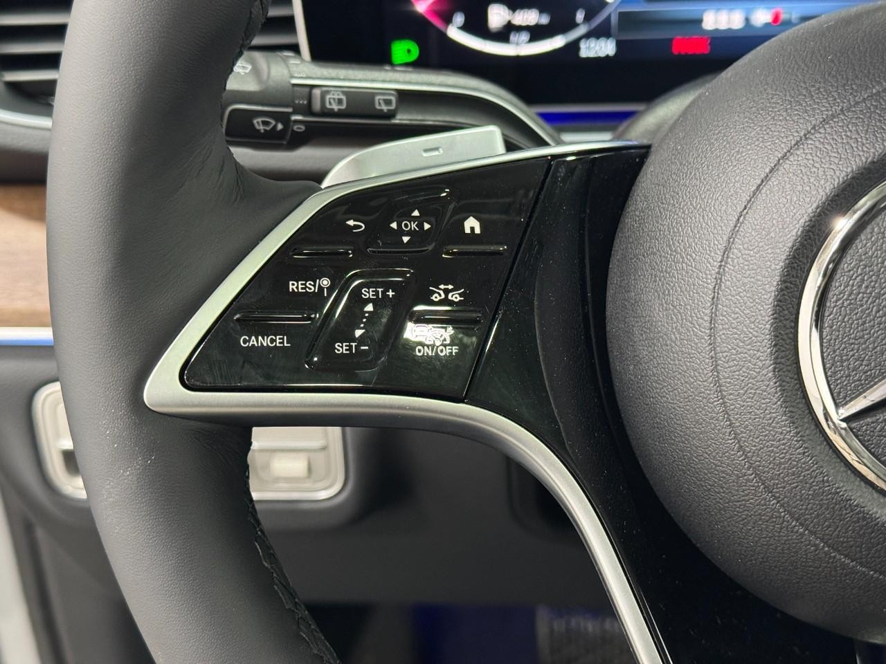 Mercedes-Benz GLE Vehicle Full-screen Gallery Image 33