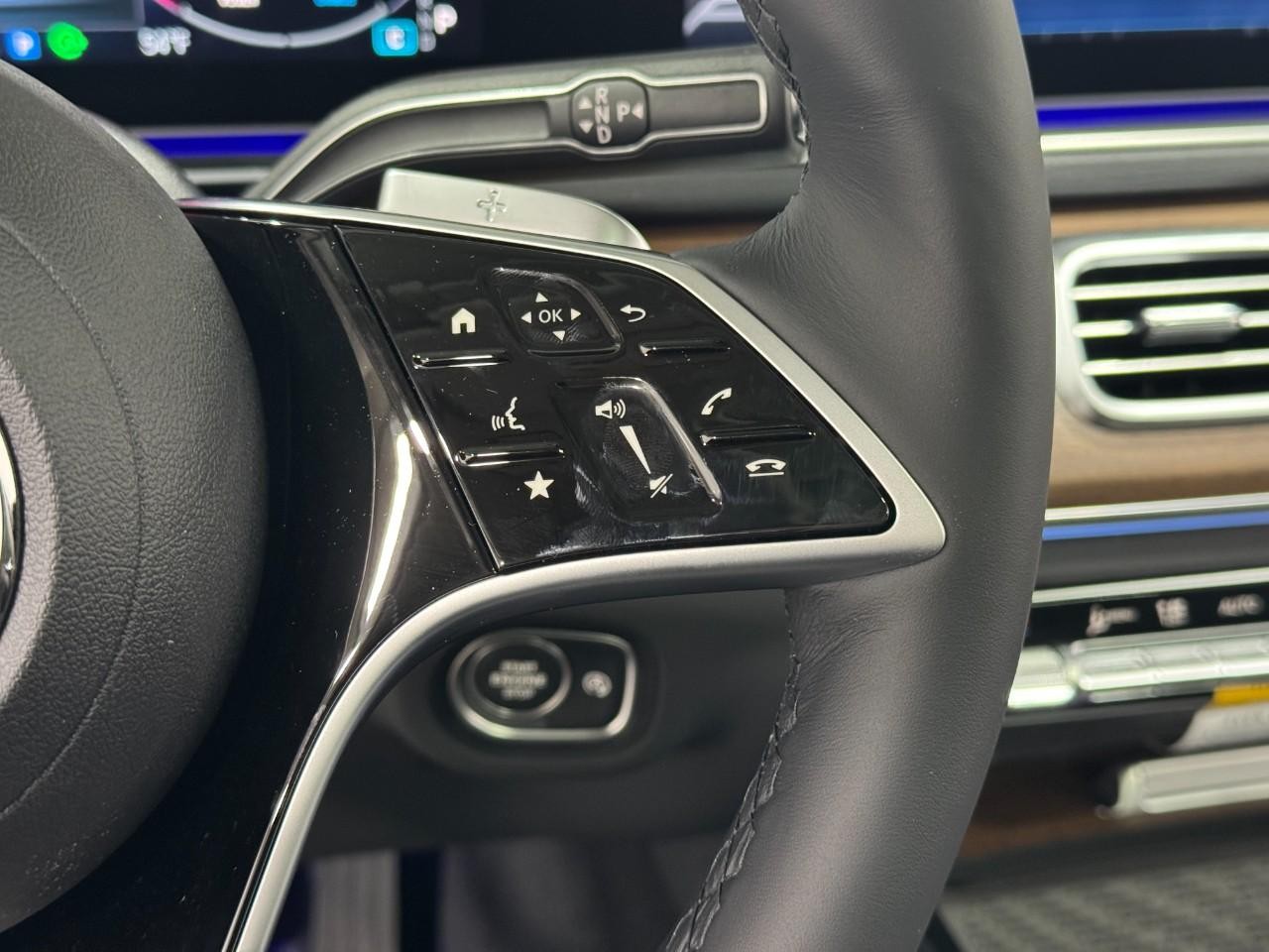 Mercedes-Benz GLE Vehicle Full-screen Gallery Image 34