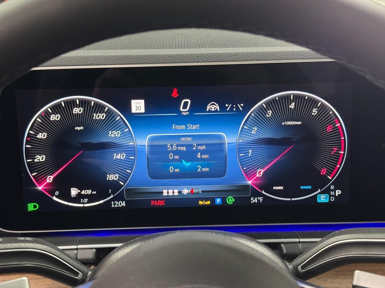 Mercedes-Benz GLE Vehicle Full-screen Gallery Image 35