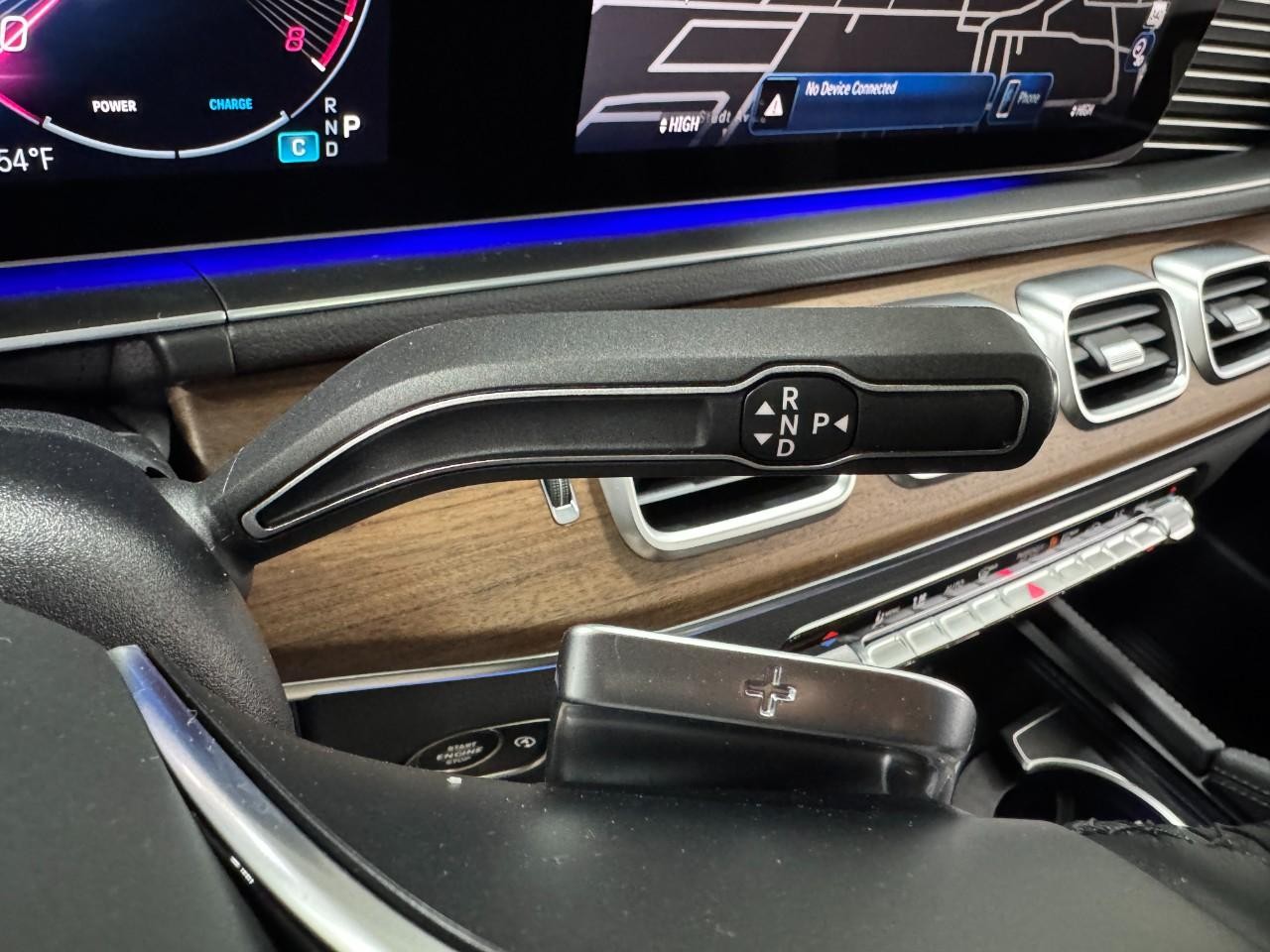 Mercedes-Benz GLE Vehicle Full-screen Gallery Image 36