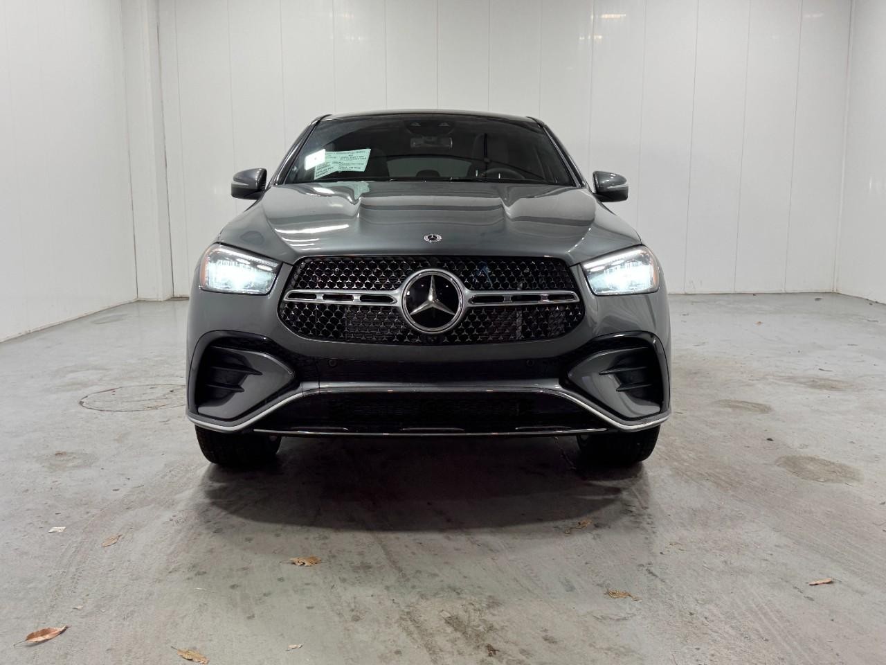 Mercedes-Benz GLE Vehicle Full-screen Gallery Image 7