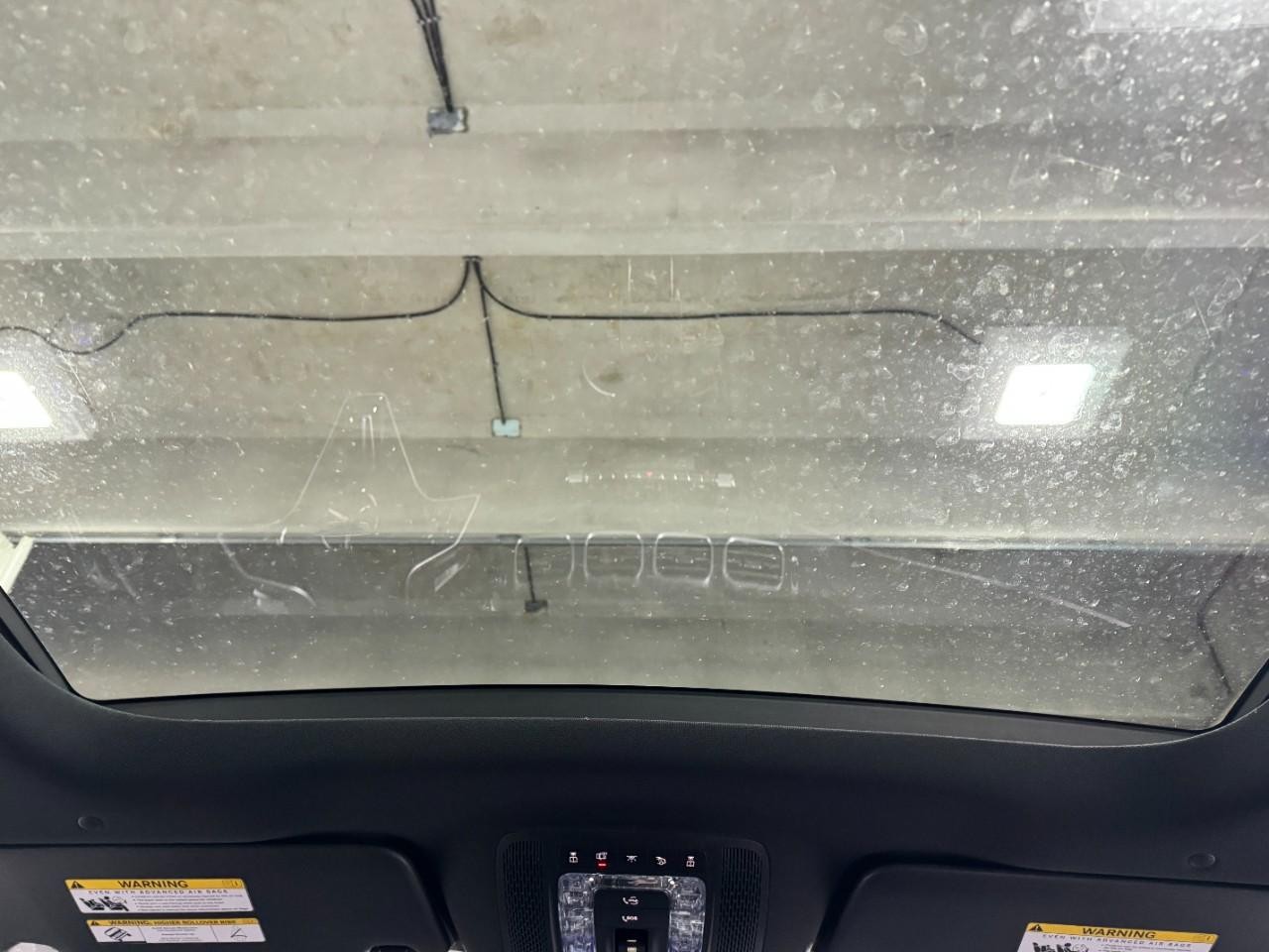 Mercedes-Benz GLE Vehicle Full-screen Gallery Image 11