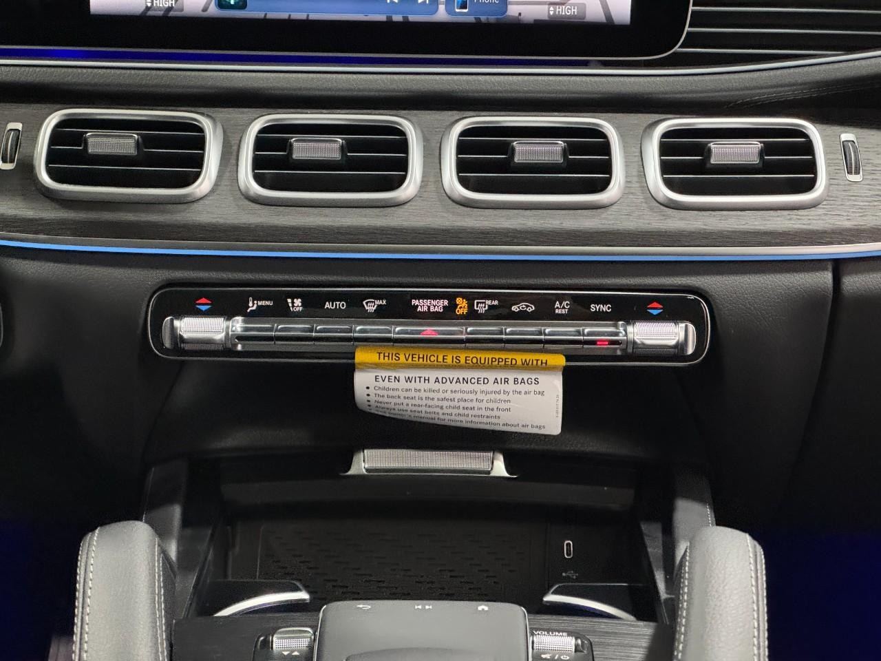 Mercedes-Benz GLE Vehicle Full-screen Gallery Image 15