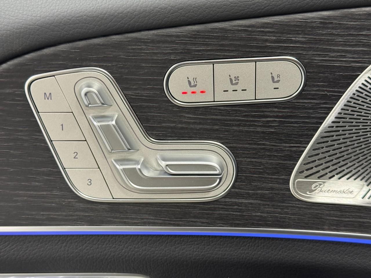 Mercedes-Benz GLE Vehicle Full-screen Gallery Image 25