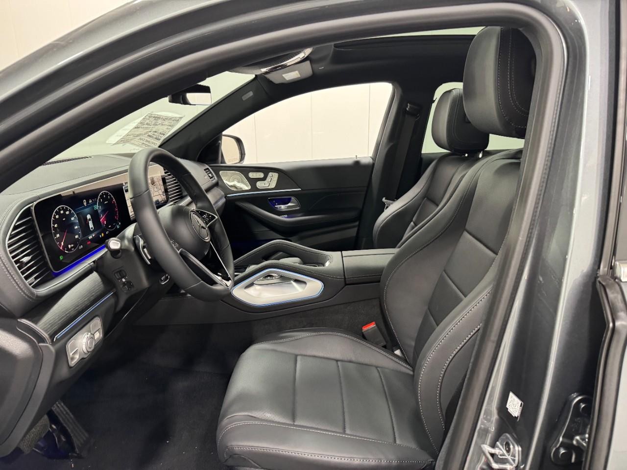 Mercedes-Benz GLE Vehicle Full-screen Gallery Image 29