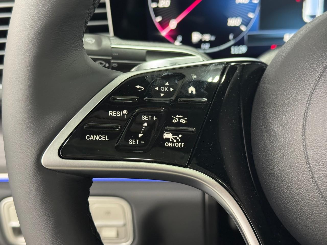 Mercedes-Benz GLE Vehicle Full-screen Gallery Image 33