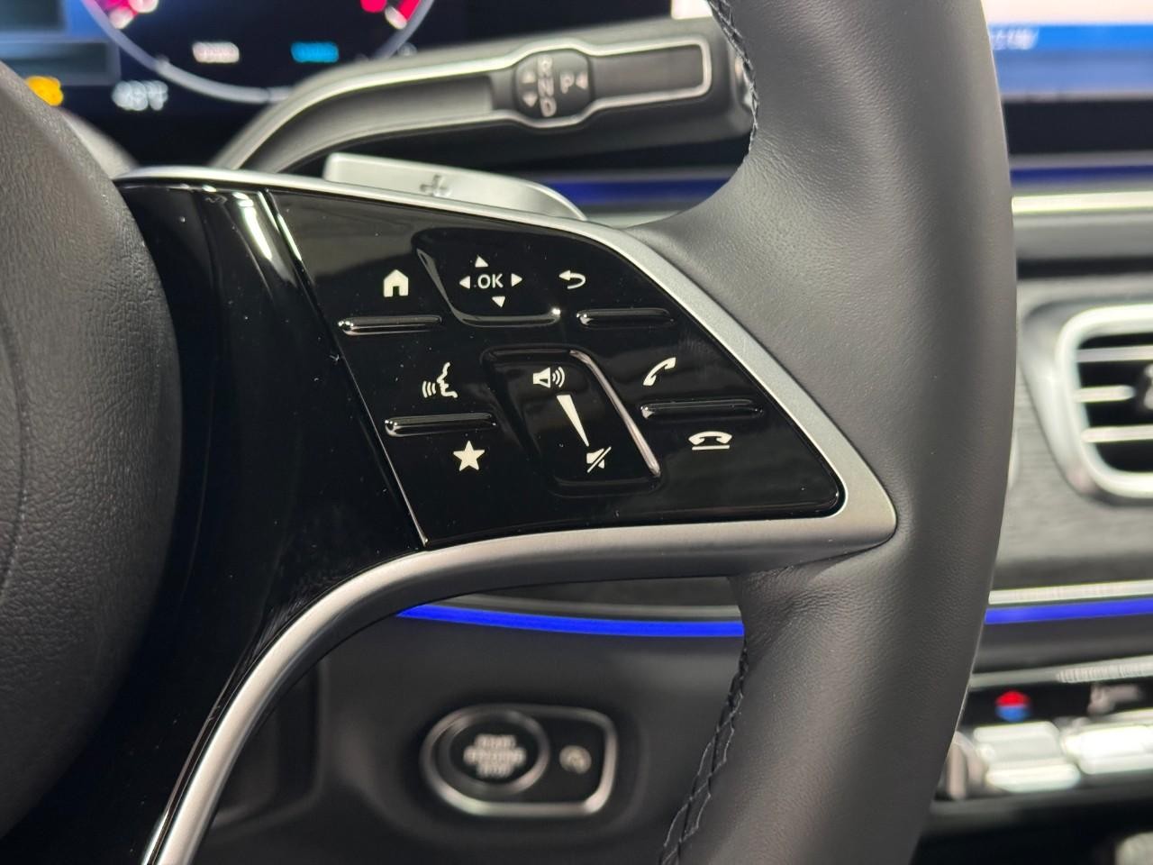 Mercedes-Benz GLE Vehicle Full-screen Gallery Image 34