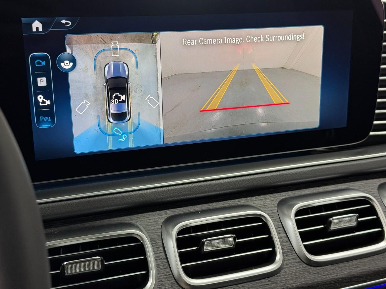 Mercedes-Benz GLE Vehicle Full-screen Gallery Image 37