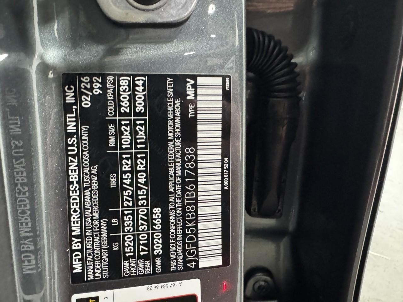 Mercedes-Benz GLE Vehicle Full-screen Gallery Image 38