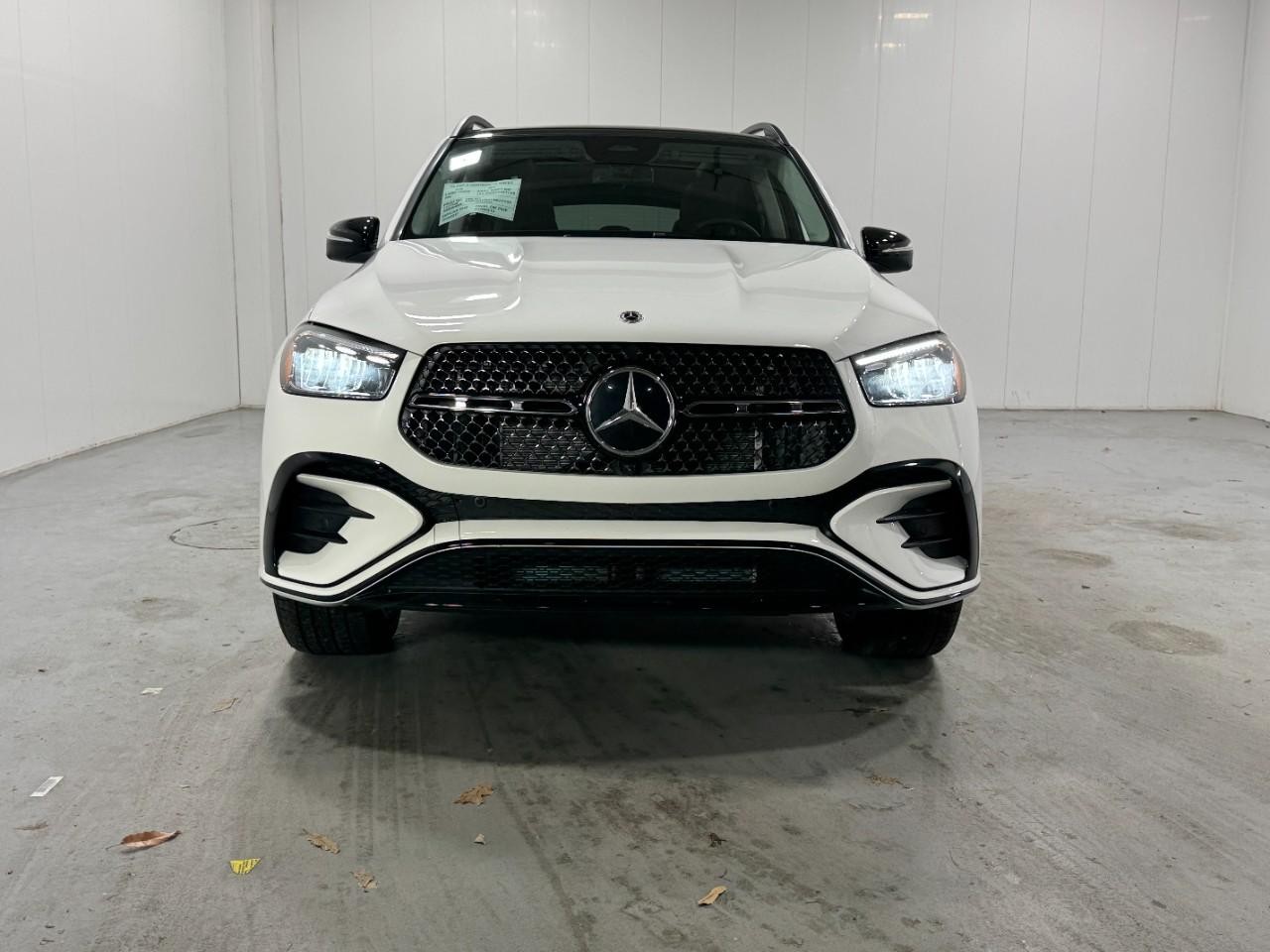 Mercedes-Benz GLE Vehicle Full-screen Gallery Image 6