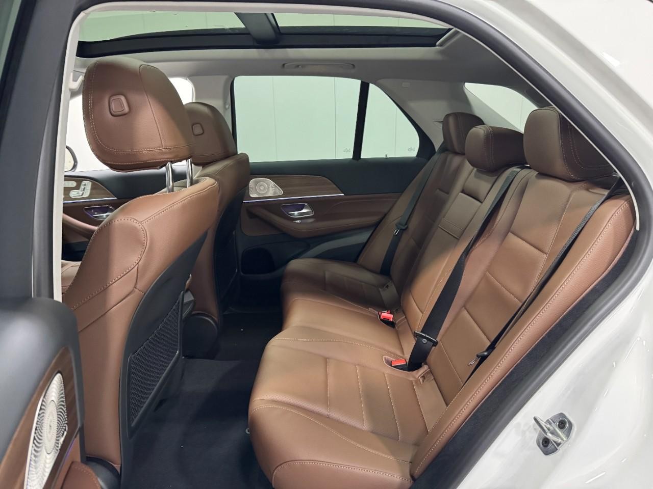 Mercedes-Benz GLE Vehicle Full-screen Gallery Image 7