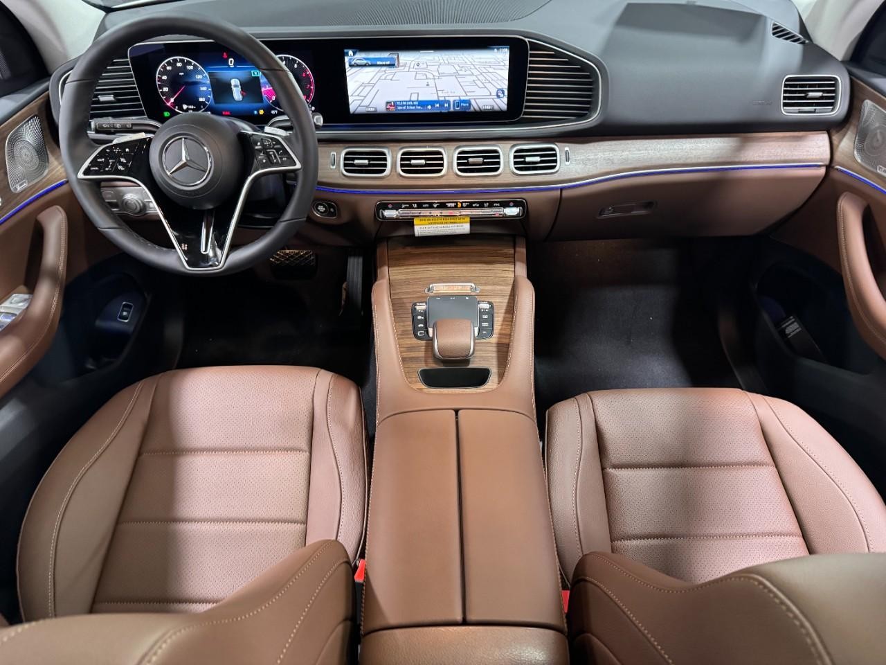 Mercedes-Benz GLE Vehicle Full-screen Gallery Image 11