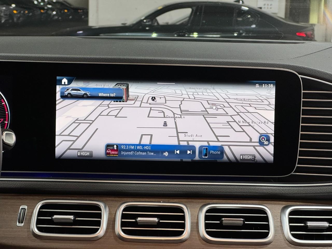 Mercedes-Benz GLE Vehicle Full-screen Gallery Image 13