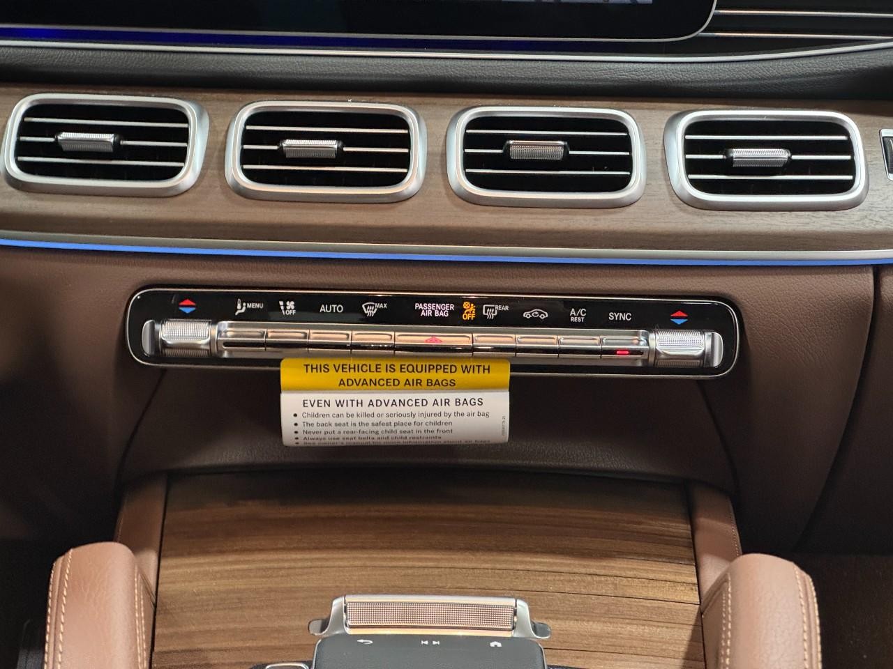 Mercedes-Benz GLE Vehicle Full-screen Gallery Image 14