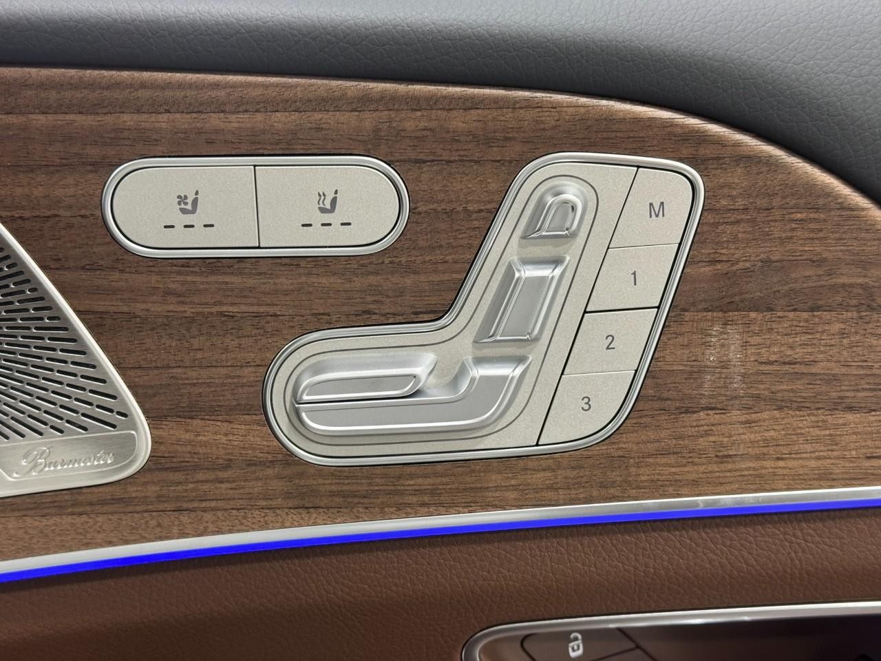 Mercedes-Benz GLE Vehicle Full-screen Gallery Image 20