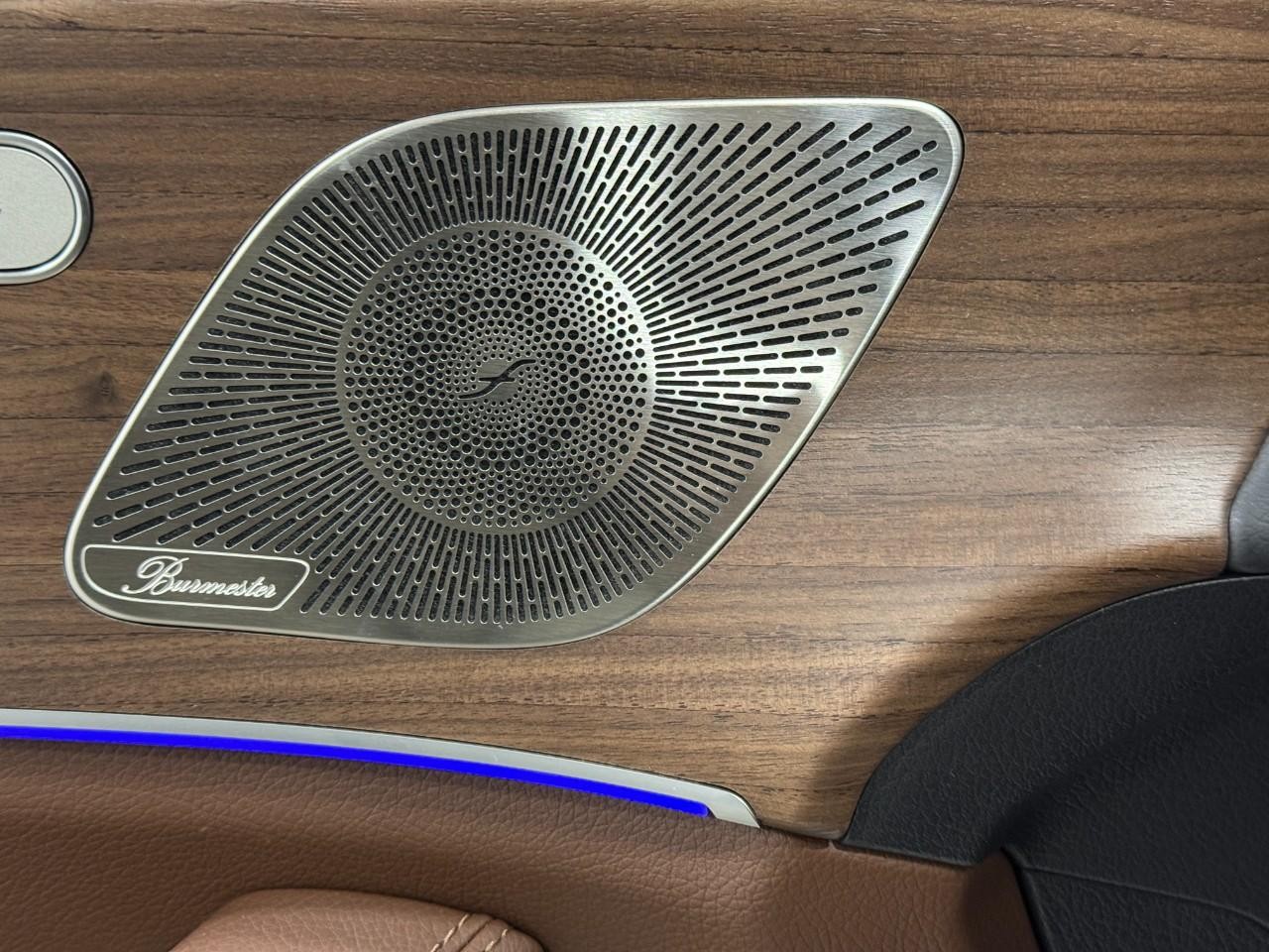 Mercedes-Benz GLE Vehicle Full-screen Gallery Image 23