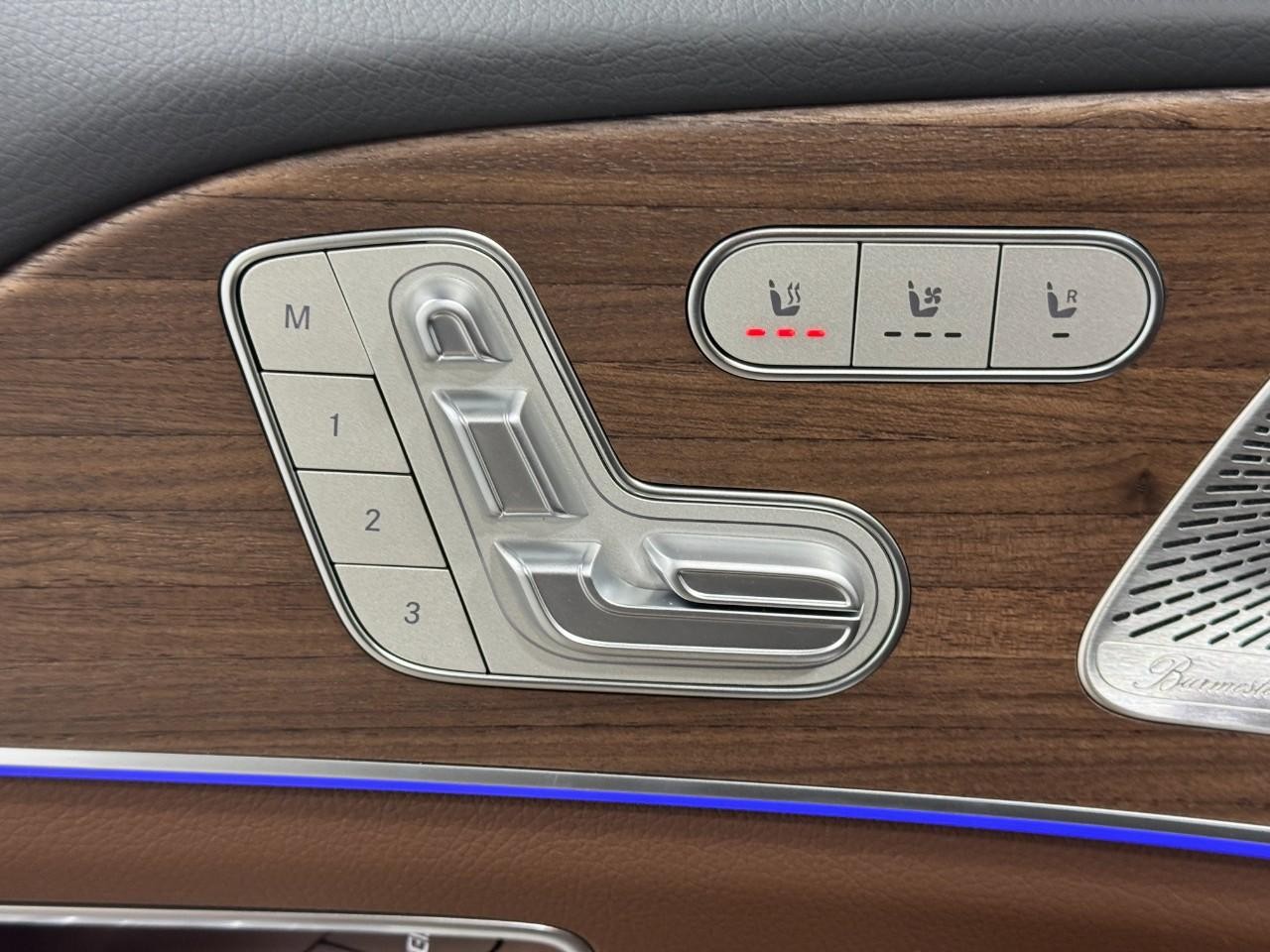 Mercedes-Benz GLE Vehicle Full-screen Gallery Image 24