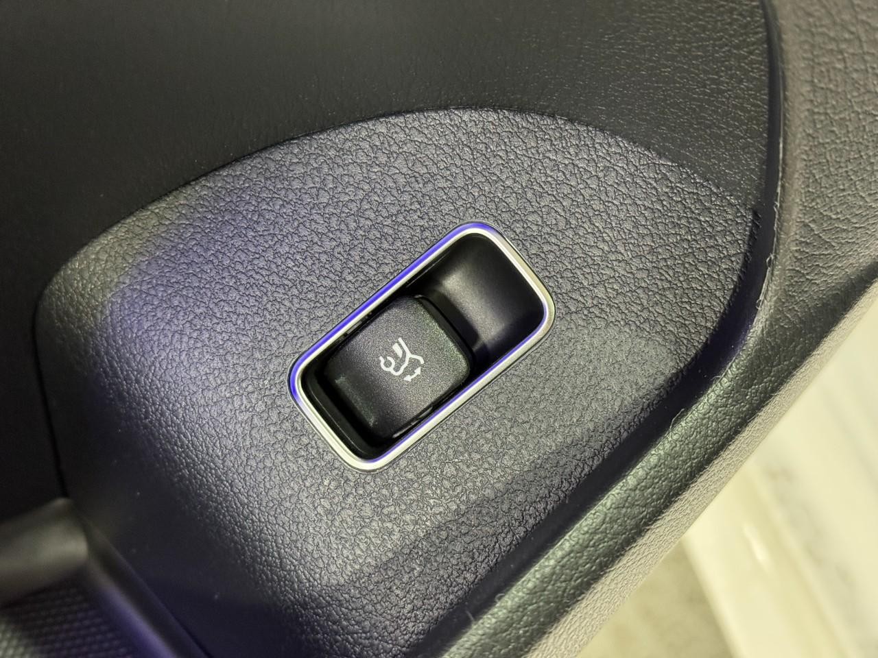 Mercedes-Benz GLE Vehicle Full-screen Gallery Image 27