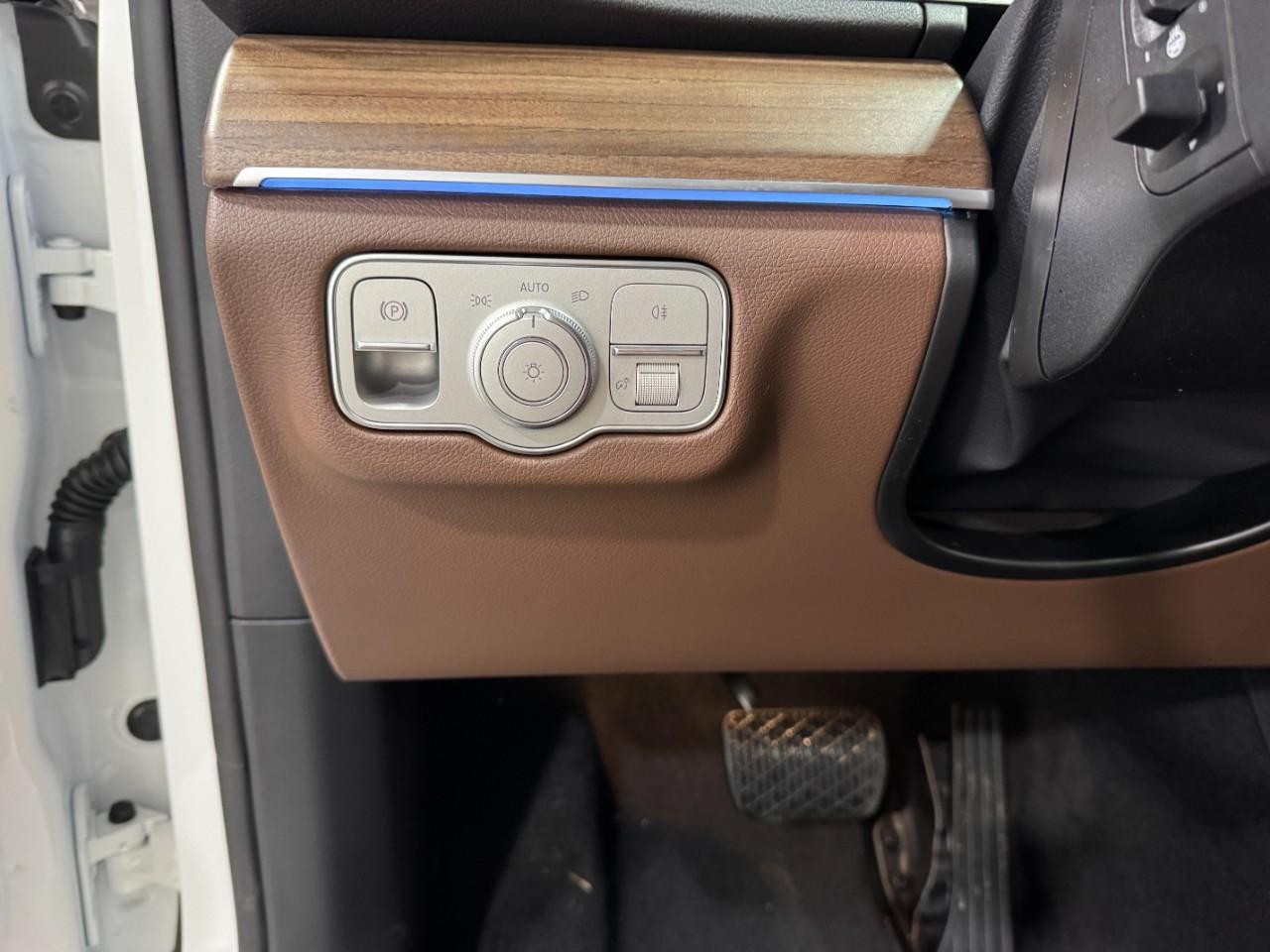 Mercedes-Benz GLE Vehicle Full-screen Gallery Image 31