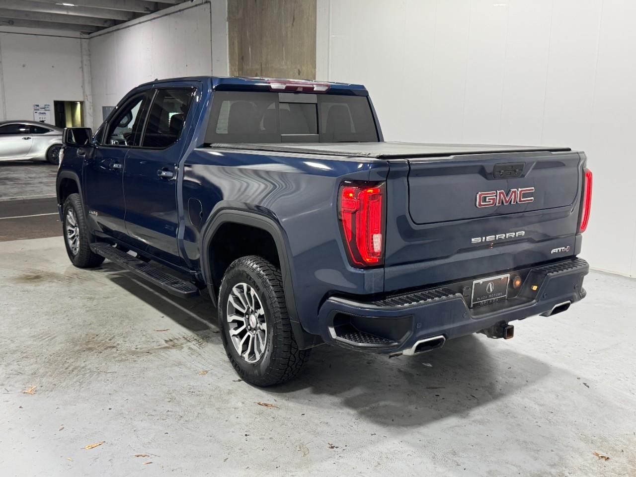 GMC Sierra 1500 Vehicle Full-screen Gallery Image 3