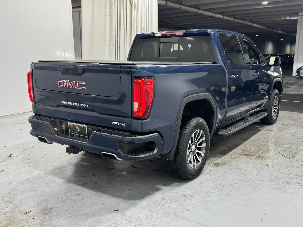 GMC Sierra 1500 Vehicle Full-screen Gallery Image 4