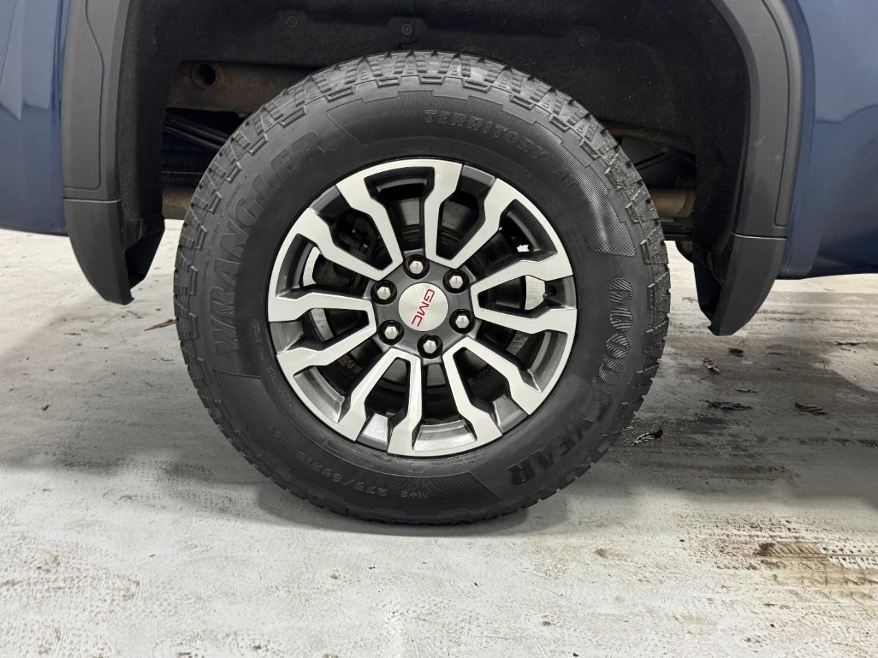 GMC Sierra 1500 Vehicle Full-screen Gallery Image 5