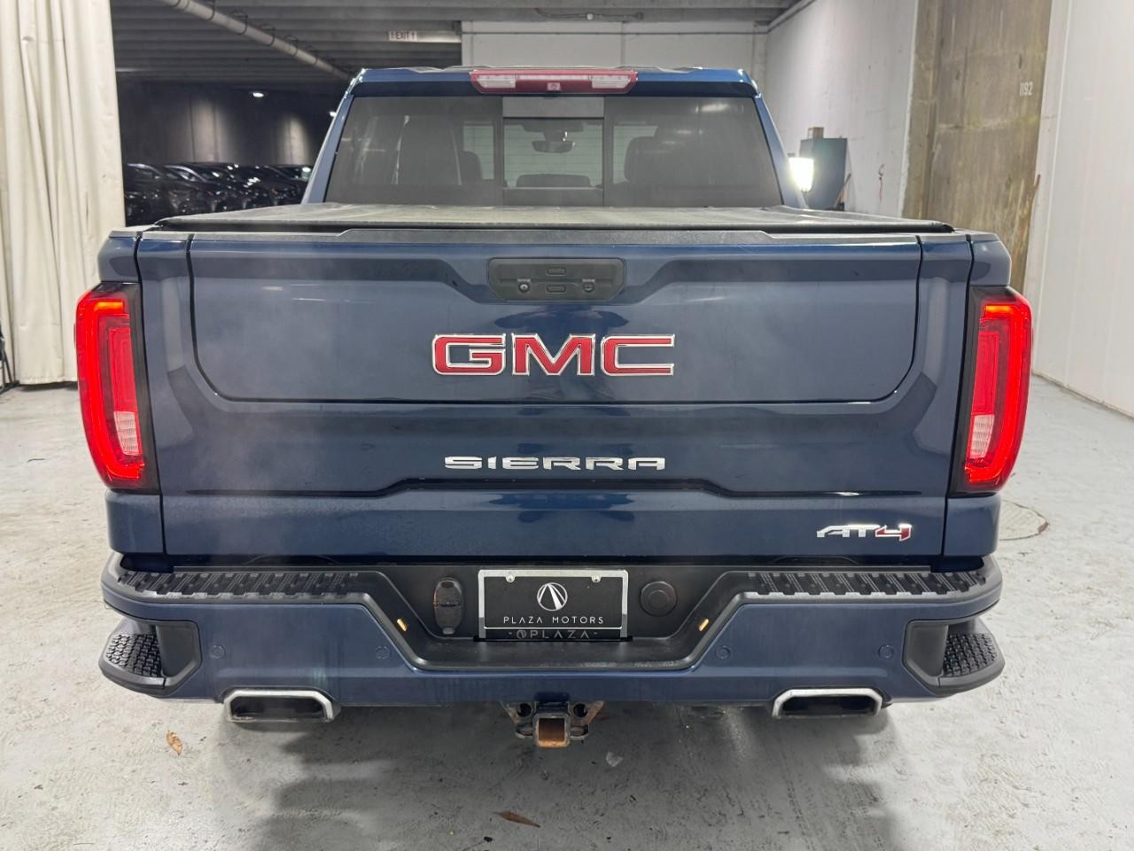 GMC Sierra 1500 Vehicle Full-screen Gallery Image 9