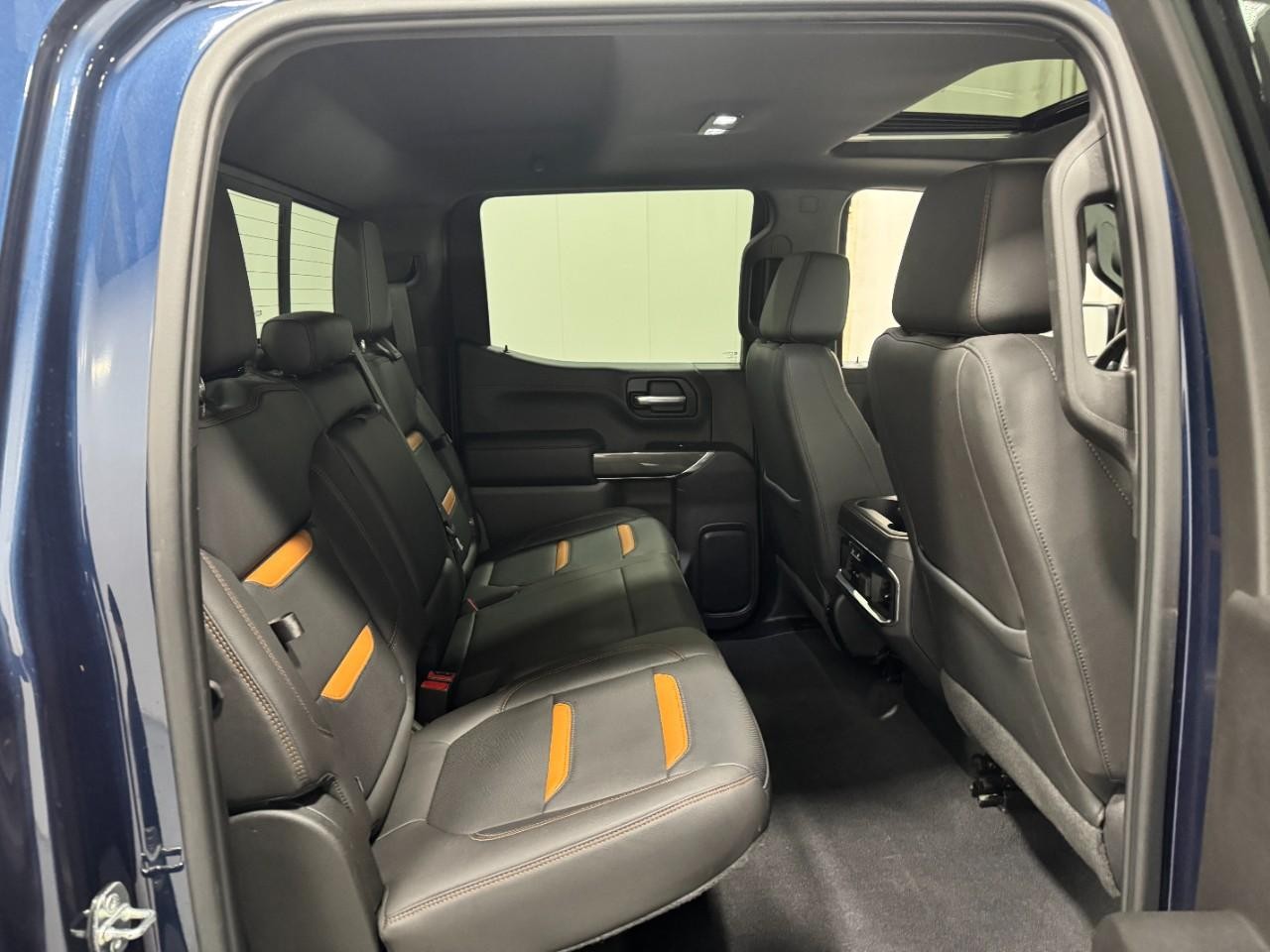 GMC Sierra 1500 Vehicle Full-screen Gallery Image 10