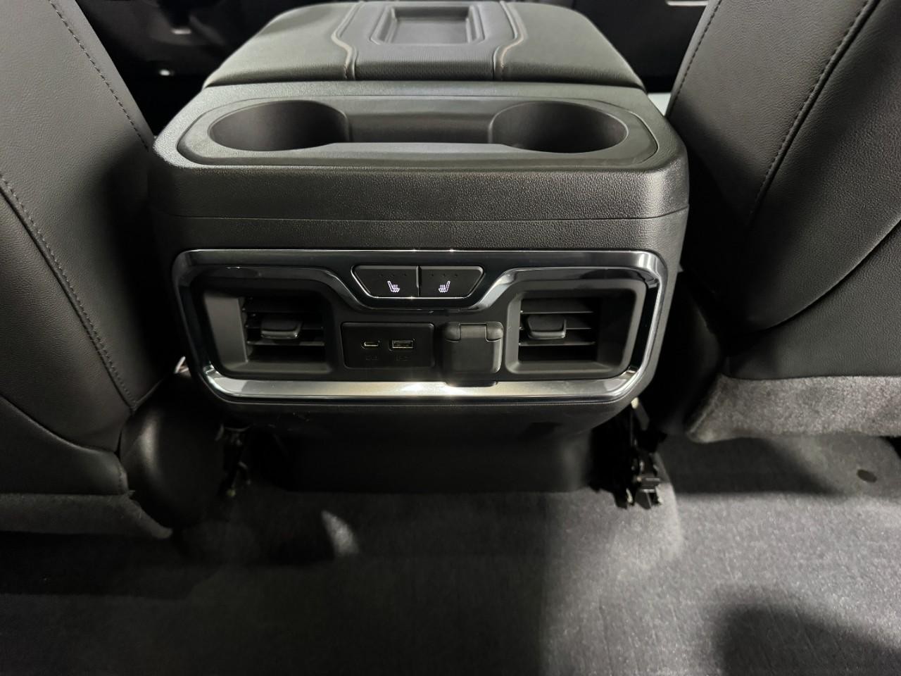 GMC Sierra 1500 Vehicle Full-screen Gallery Image 11