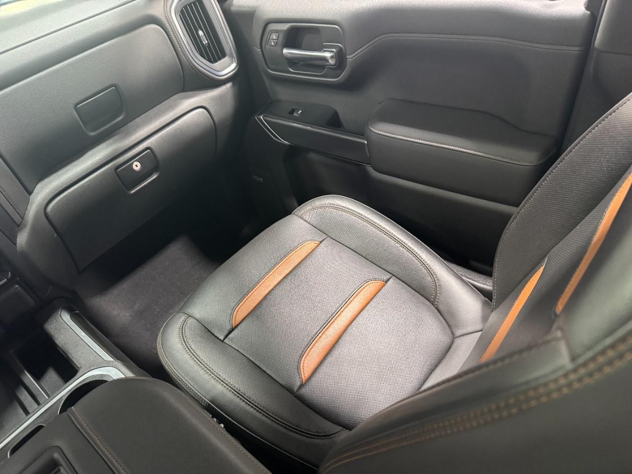 GMC Sierra 1500 Vehicle Full-screen Gallery Image 17