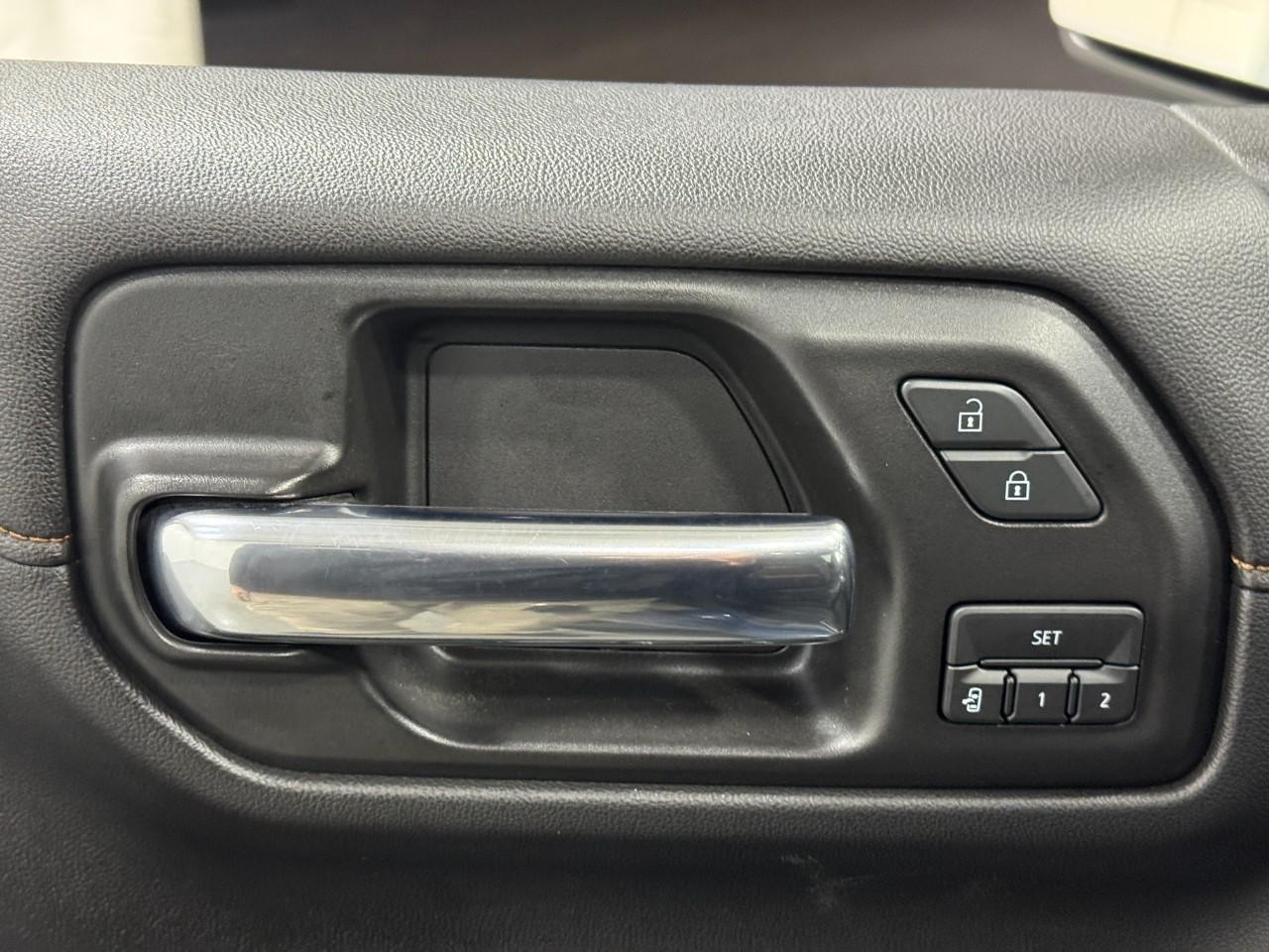 GMC Sierra 1500 Vehicle Full-screen Gallery Image 23