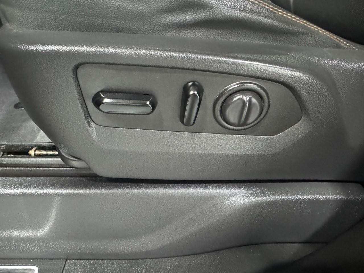 GMC Sierra 1500 Vehicle Full-screen Gallery Image 28