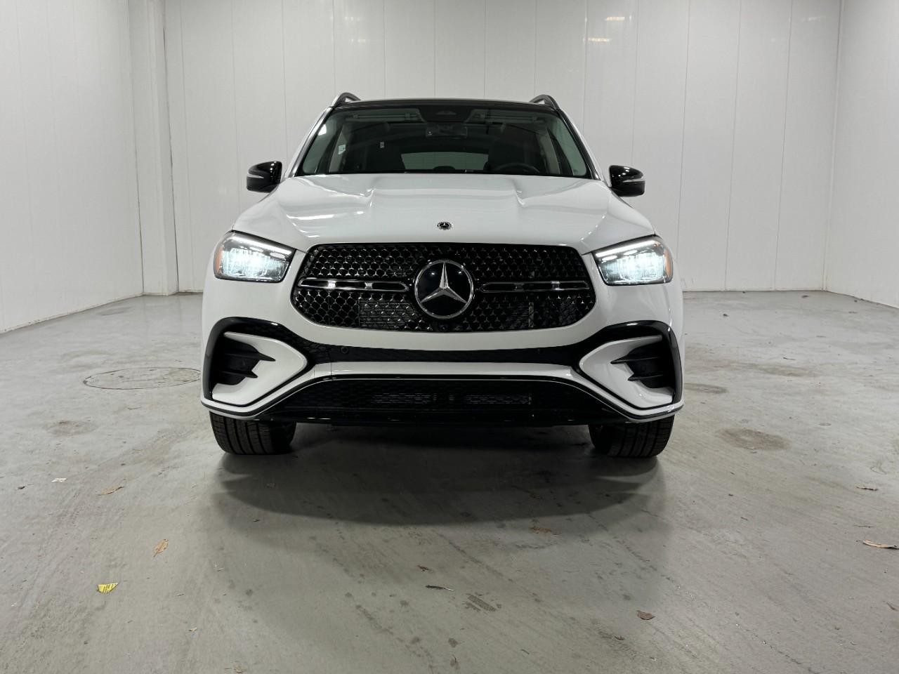 Mercedes-Benz GLE Vehicle Full-screen Gallery Image 7