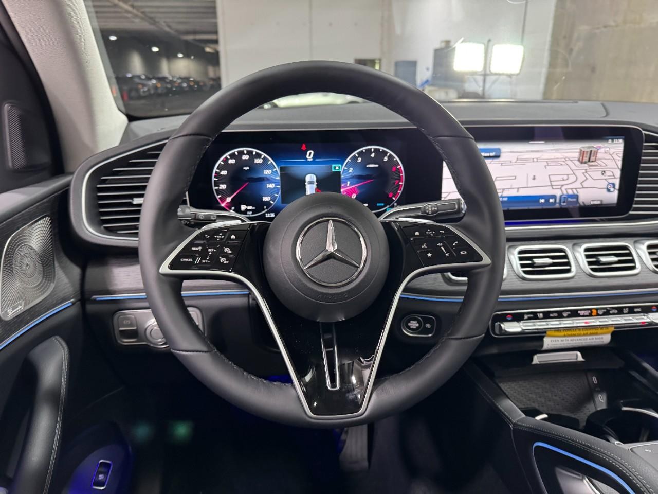 Mercedes-Benz GLE Vehicle Full-screen Gallery Image 13