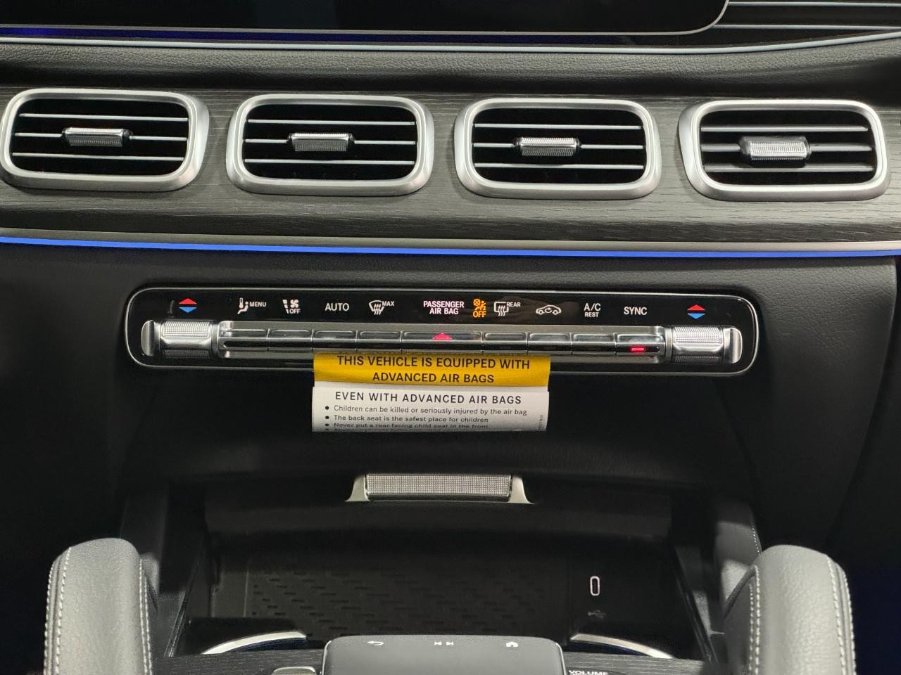 Mercedes-Benz GLE Vehicle Full-screen Gallery Image 15