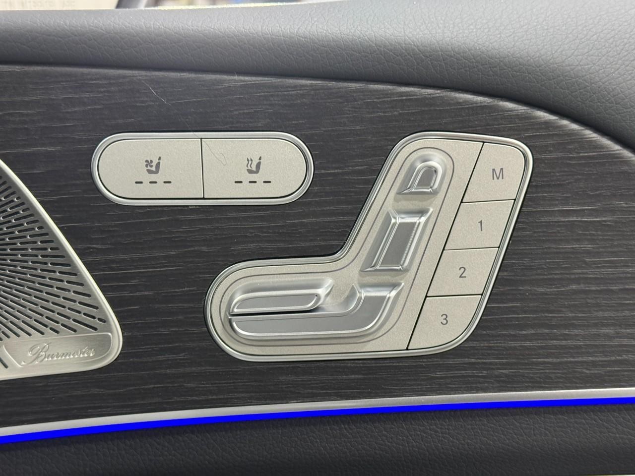 Mercedes-Benz GLE Vehicle Full-screen Gallery Image 21