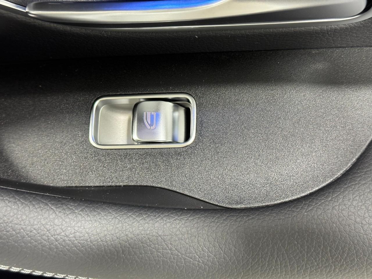 Mercedes-Benz GLE Vehicle Full-screen Gallery Image 23