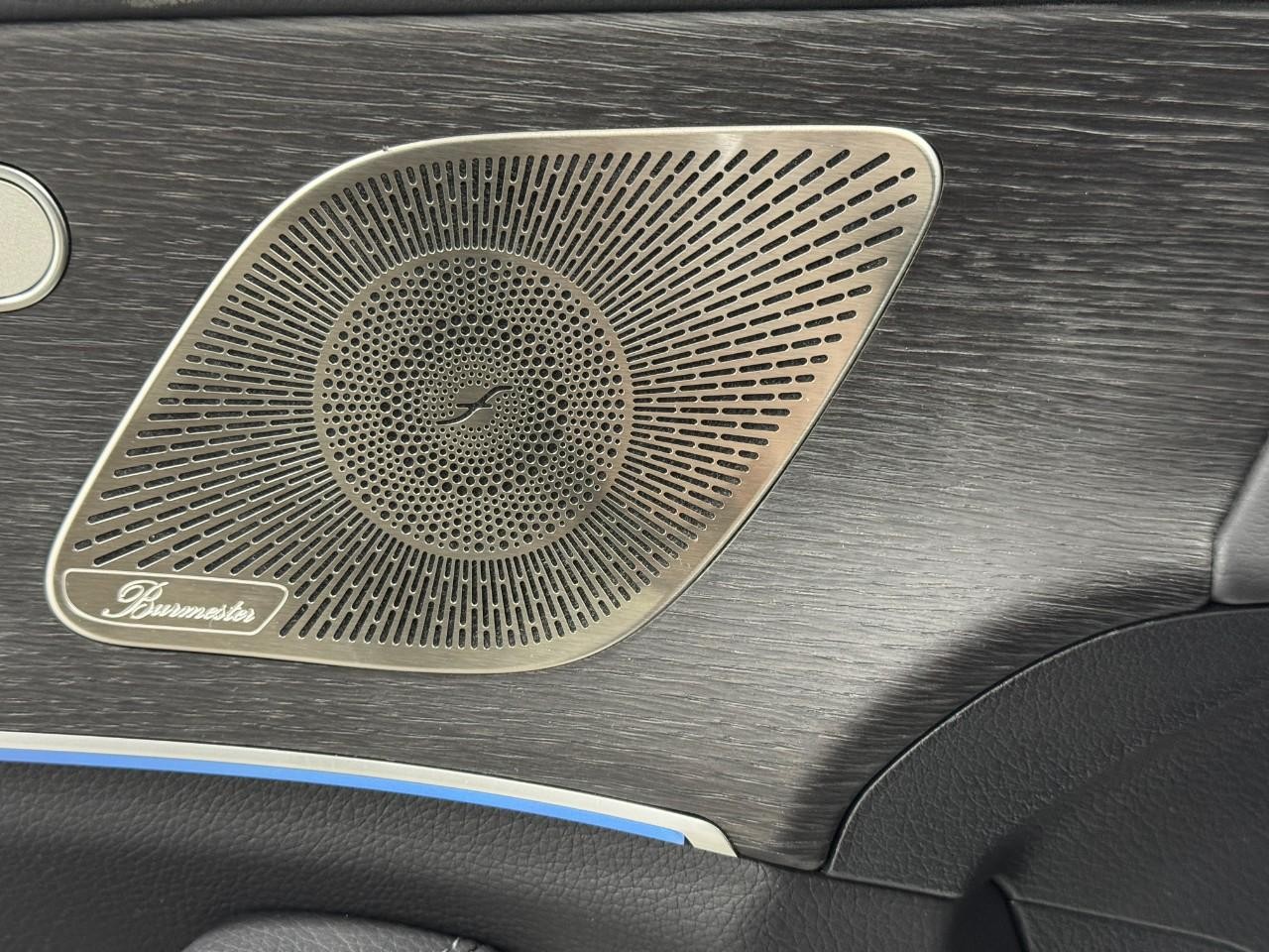 Mercedes-Benz GLE Vehicle Full-screen Gallery Image 24