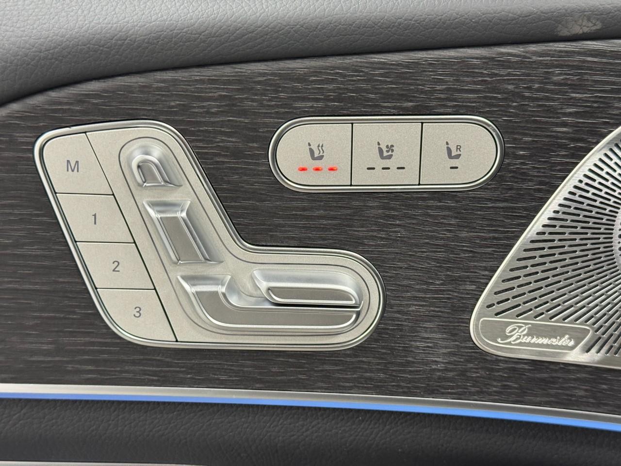 Mercedes-Benz GLE Vehicle Full-screen Gallery Image 25