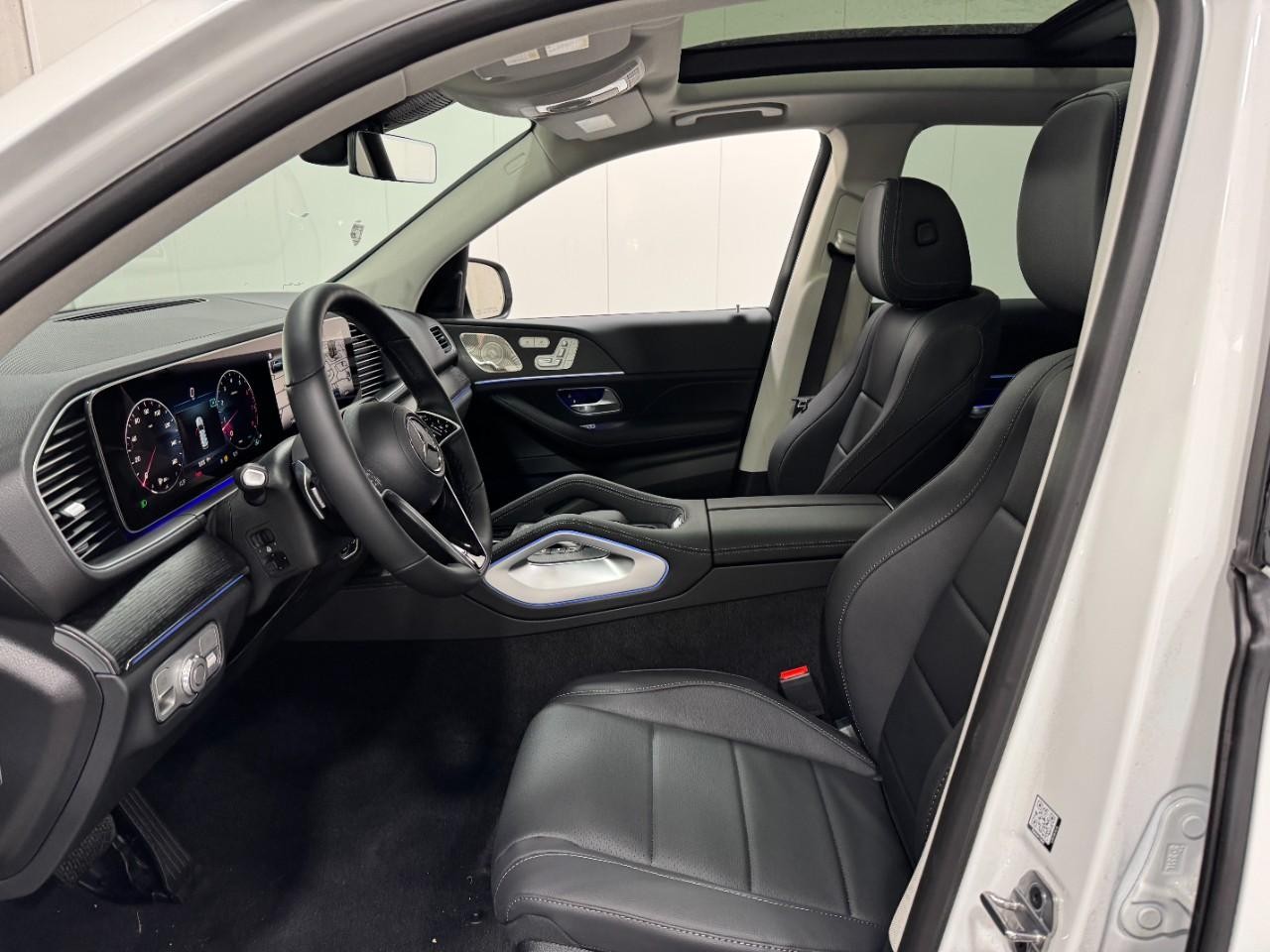 Mercedes-Benz GLE Vehicle Full-screen Gallery Image 29