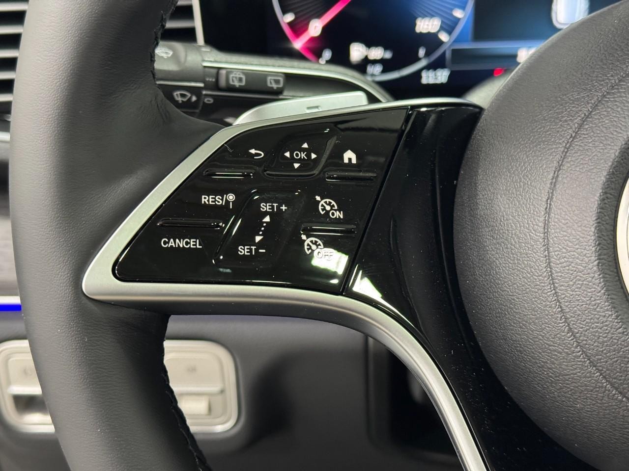 Mercedes-Benz GLE Vehicle Full-screen Gallery Image 33