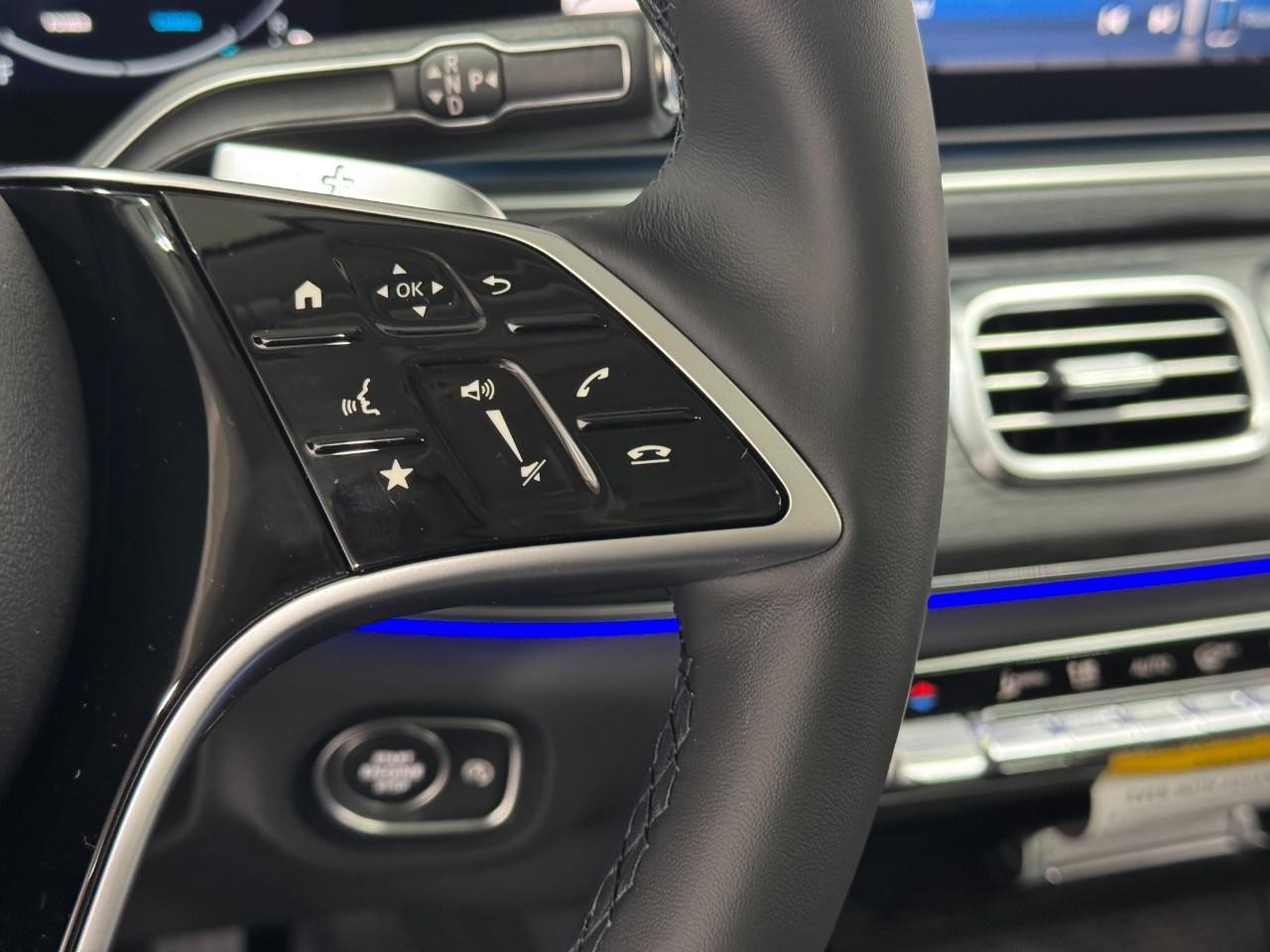 Mercedes-Benz GLE Vehicle Full-screen Gallery Image 34