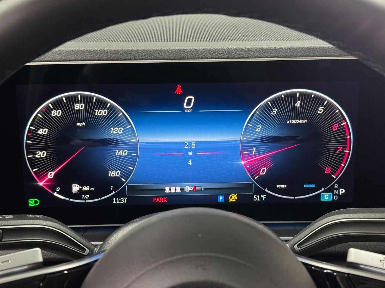 Mercedes-Benz GLE Vehicle Full-screen Gallery Image 35