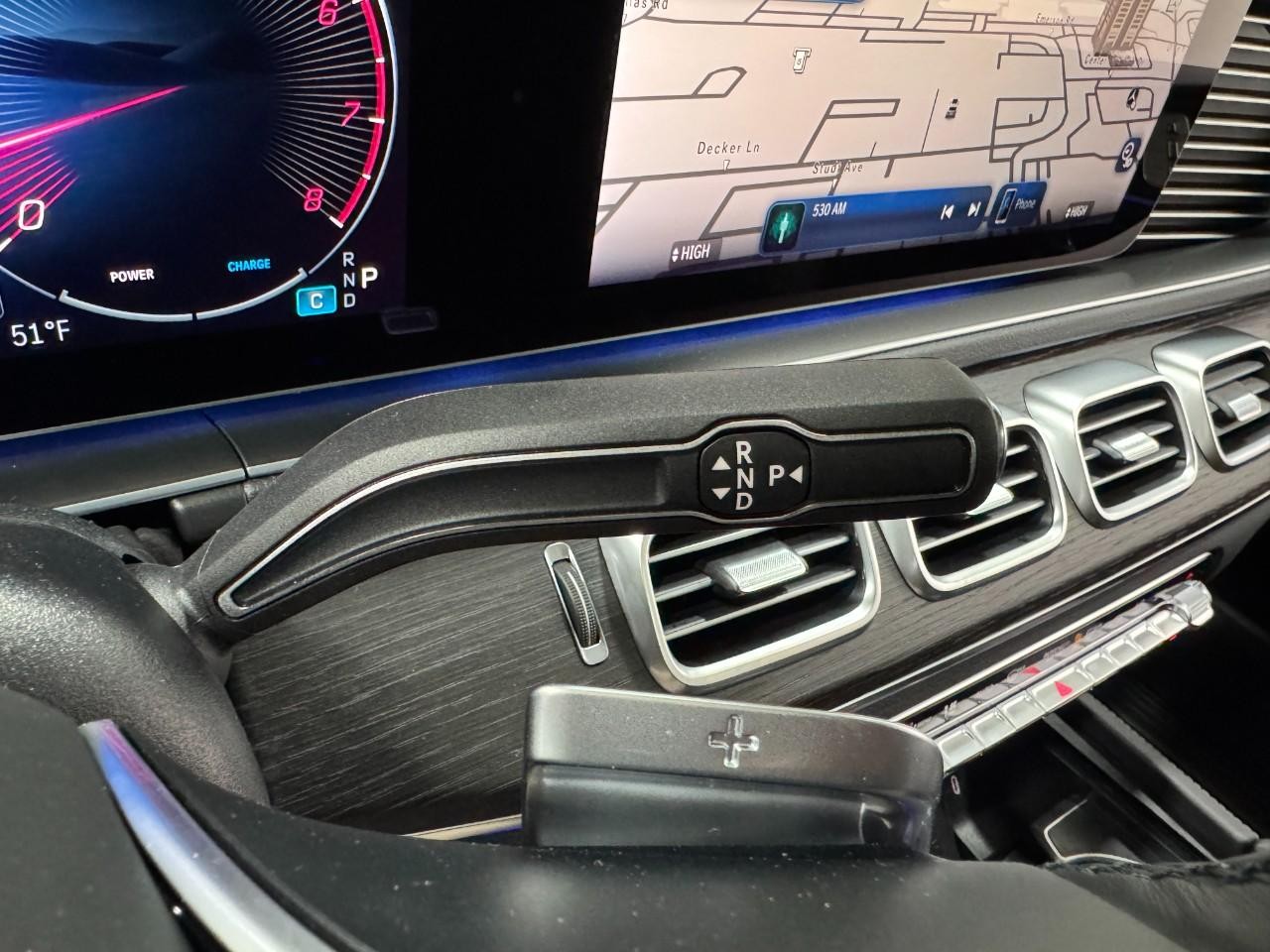 Mercedes-Benz GLE Vehicle Full-screen Gallery Image 36